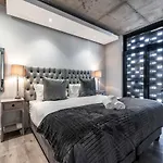 411 The Signature, De Waterkant